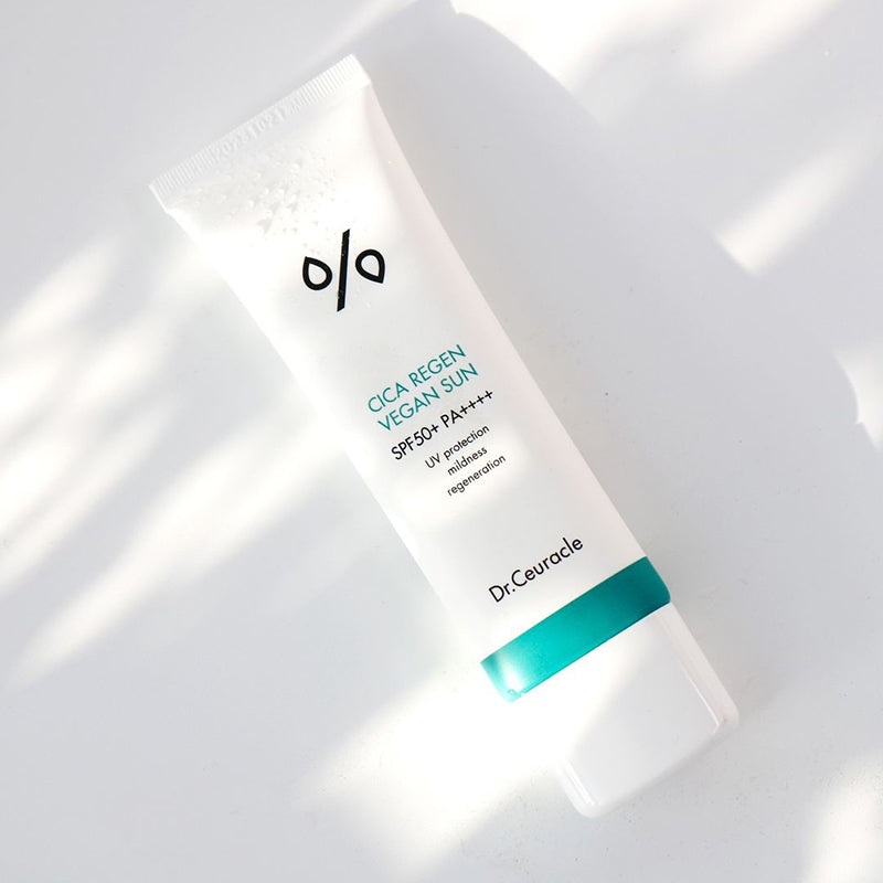 Успокояващ и хидратиращ слънцезащитен крем Dr. Ceuracle Cica Regen Vegan Sun SPF50+ PA++++