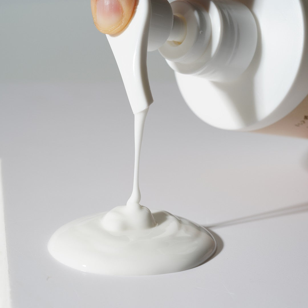 Веган почистващо мляко за лице Isntree Yam Root Vegan Milk Cleanser