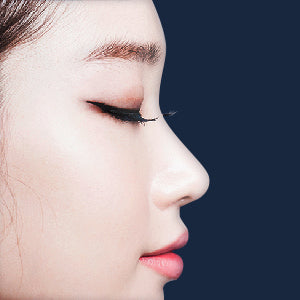Beauty of Majesty BOM Wonderproof Pen Eye Liner standing upright, cap on