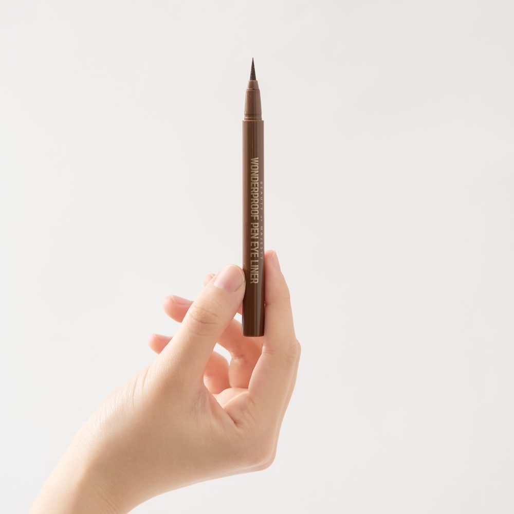 Beauty of Majesty BOM Wonderproof Pen Eye Liner Wonder Brown swatch on skin