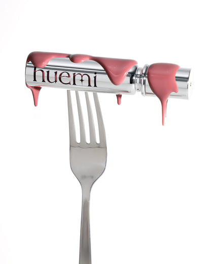 HUEMI Melting Glaze Lip Gloss 02 Veiled Mauve tube and applicator